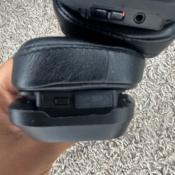 Denon Wireless Extendable Headphones (No charger included) - Picture 3 of 7